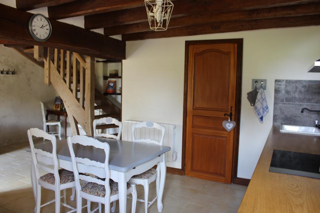 Gites A L'Ombre Des Chenes Châteauvieux Zimmer foto