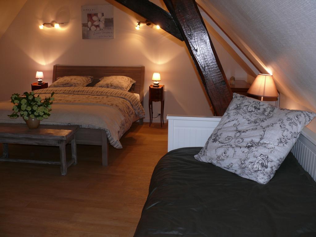 Gites A L'Ombre Des Chenes Châteauvieux Zimmer foto